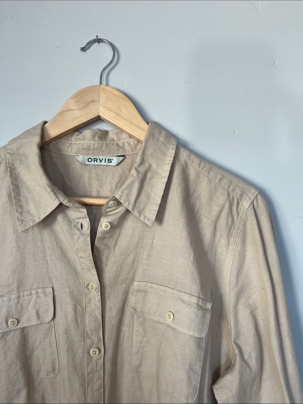Orvis | Women’s Casual Long-Sleeve Button-Down Shirt in Light Beige
